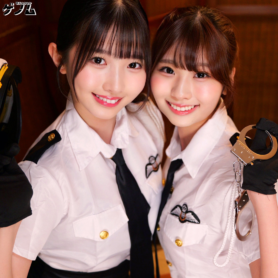 SMGN-138 smgn138 巴ひかり 浅倉みのり 白いシャツと黒いネクタイの制服姿で並んで笑う二人