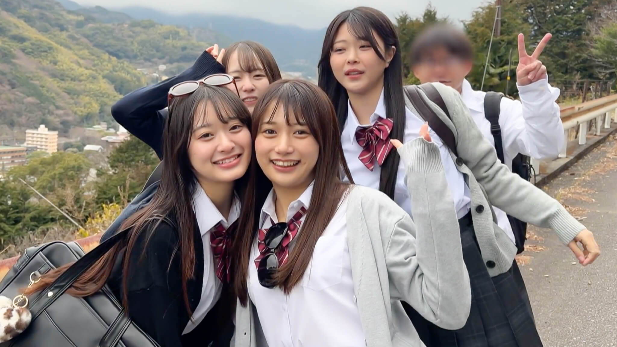 DEAA-040 deaa040 北岡果林、西元めいさ、花守夏歩、青坂あおい